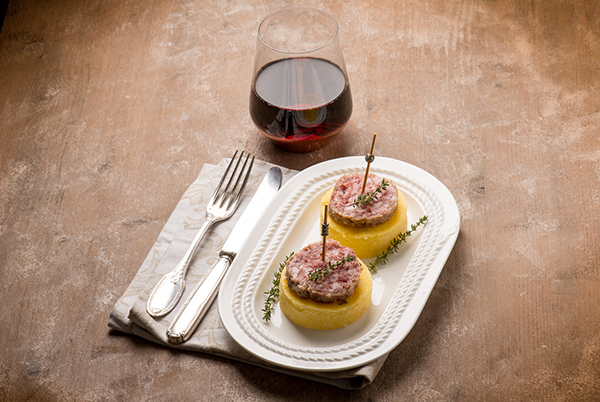 MEDAGLIONI DI POLENTA CON COTECHINO
